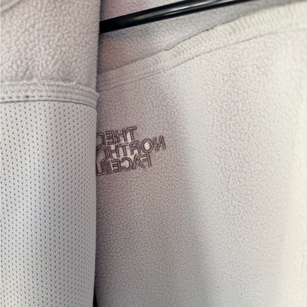 The North Face Men's Gray Lightweight Jacket - Picture 6 of 6